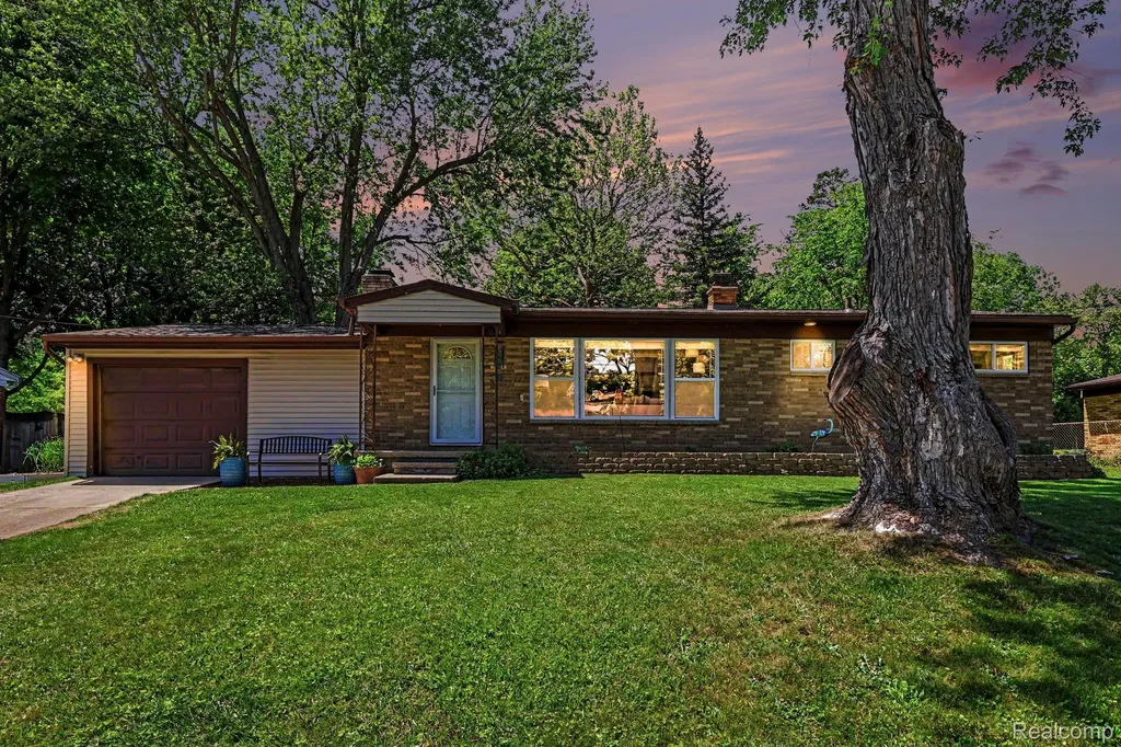 5603 Hallendale Road Meridian Charter Township MI 48840