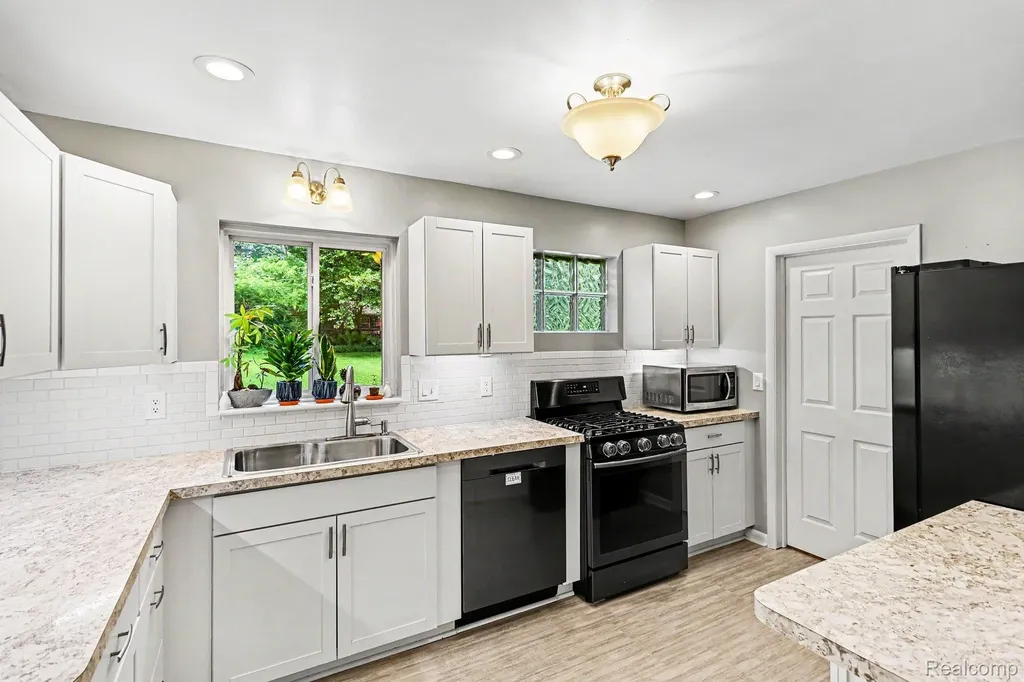 5603 Hallendale Road Meridian Charter Township MI 48840