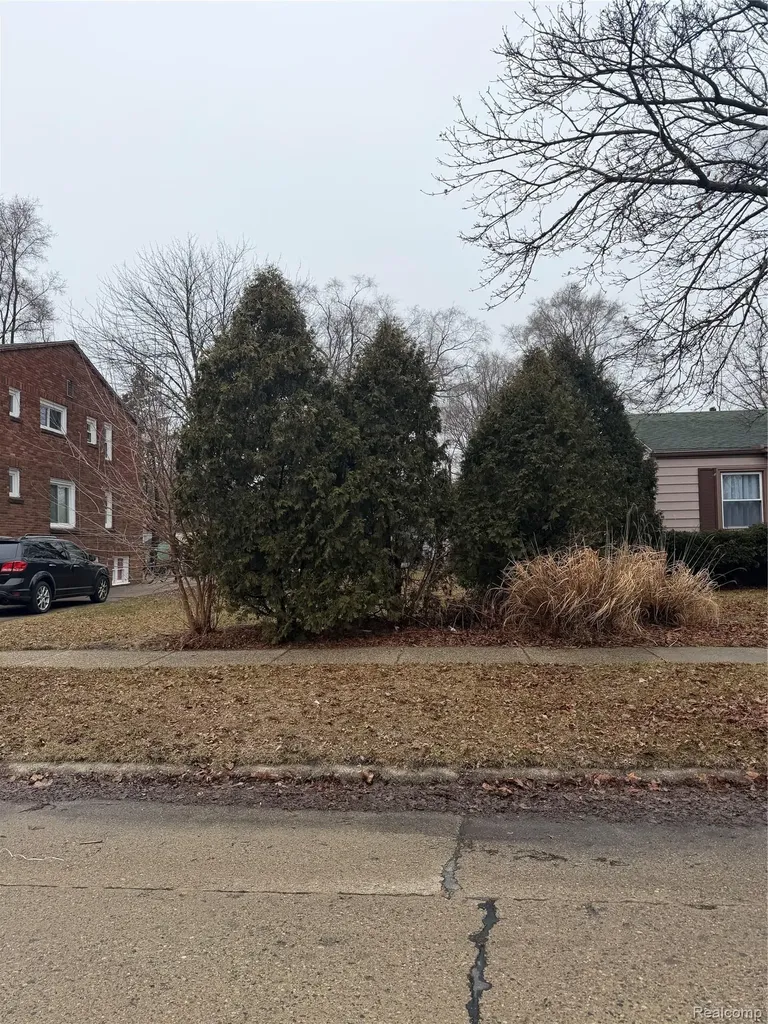 Lot #34 E Madge Hazel Park City MI 48030