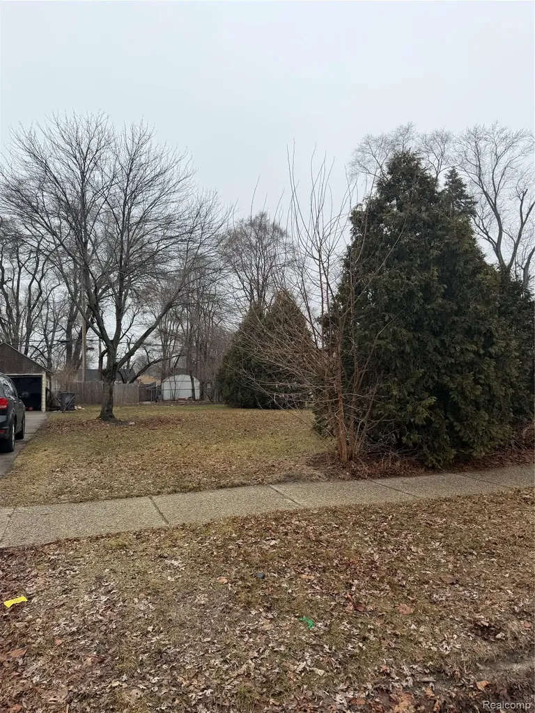 Lot #34 E Madge Hazel Park City MI 48030