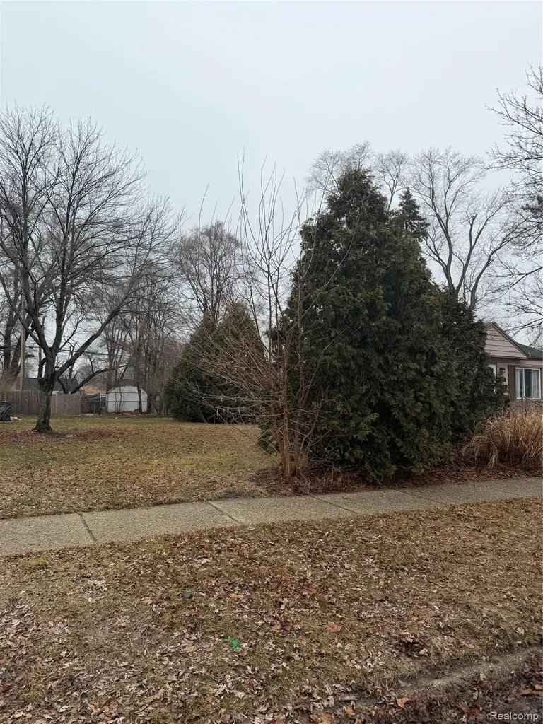 Lot #34 E Madge Hazel Park City MI 48030