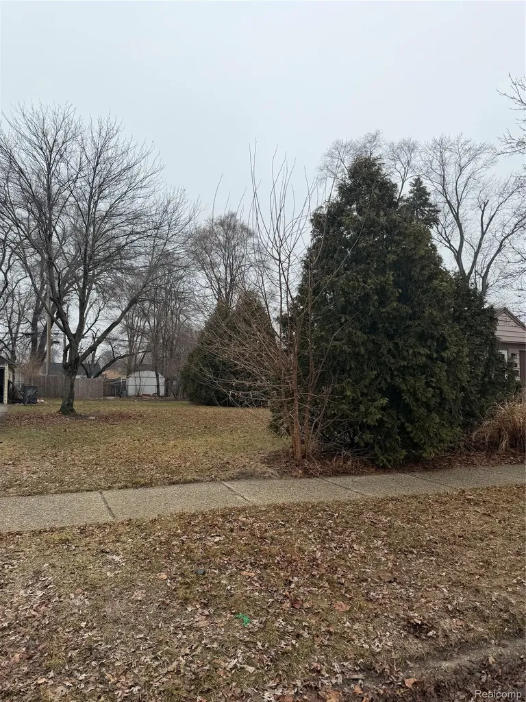 Lot #34 E Madge Hazel Park City MI 48030