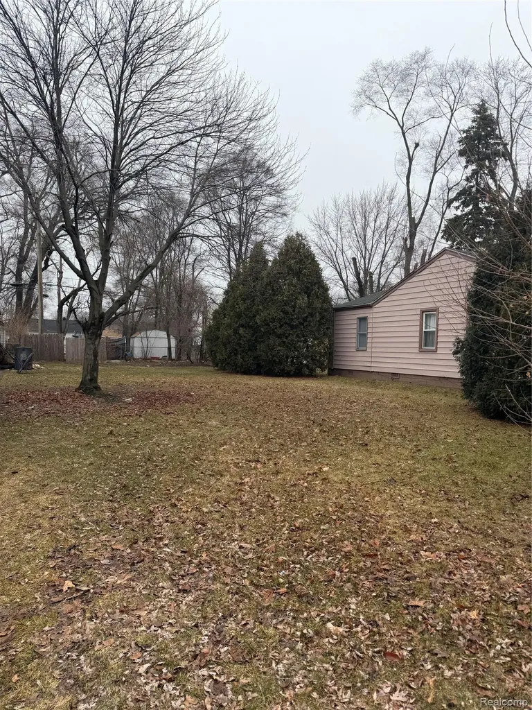 Lot #34 E Madge Hazel Park City MI 48030