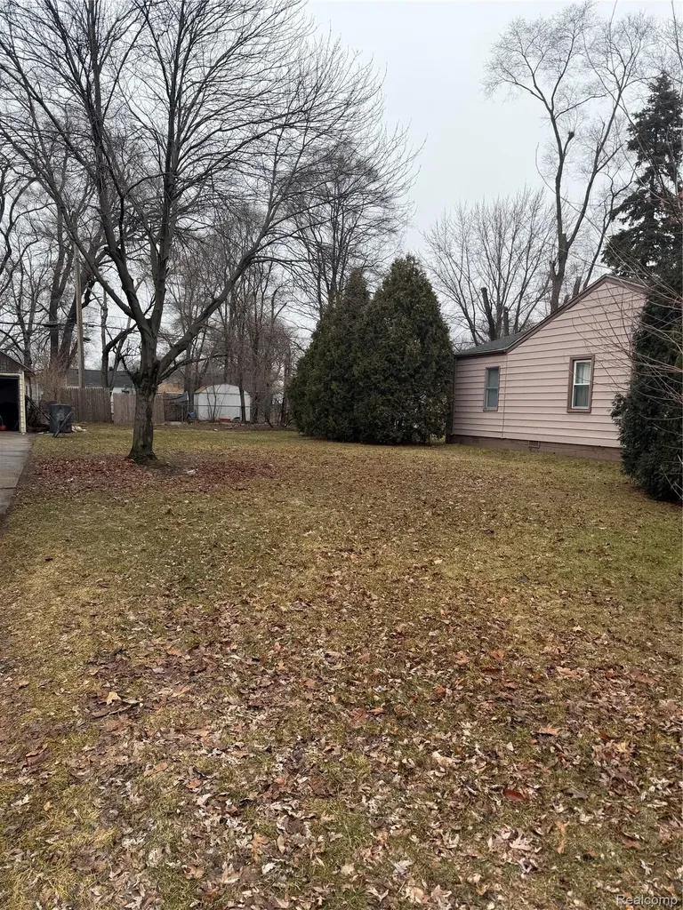 Lot #34 E Madge Hazel Park City MI 48030