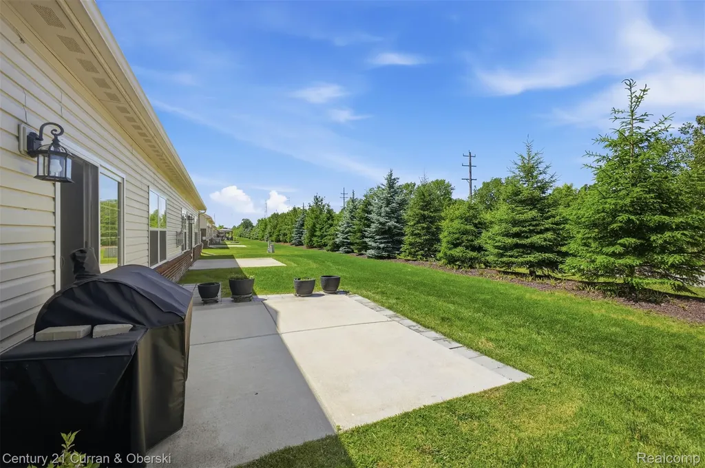 24066 Hemlock Drive Woodhaven City MI 48134