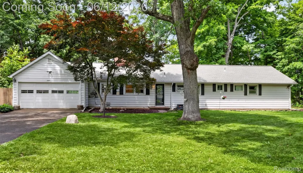 5831 Winans Drive Hamburg Township MI 48116