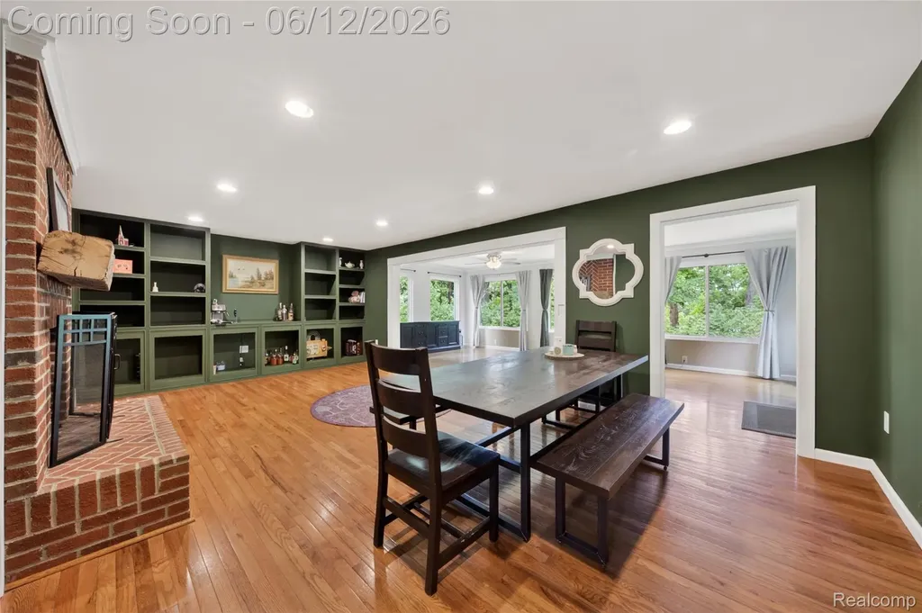 5831 Winans Drive Hamburg Township MI 48116