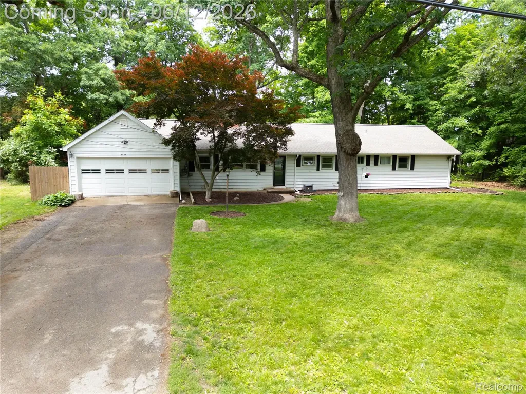 5831 Winans Drive Hamburg Township MI 48116