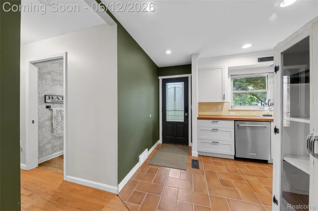 5831 Winans Drive Hamburg Township MI 48116