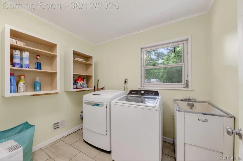 5831 Winans Drive Hamburg Township MI 48116