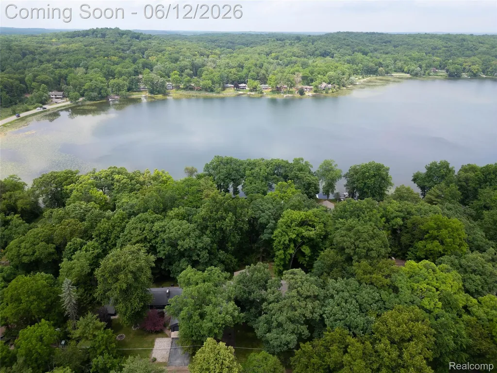 5831 Winans Drive Hamburg Township MI 48116