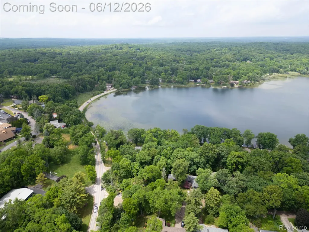 5831 Winans Drive Hamburg Township MI 48116