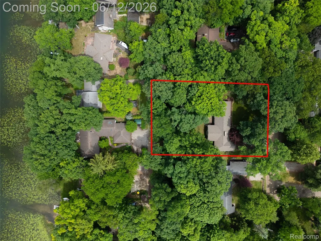 5831 Winans Drive Hamburg Township MI 48116
