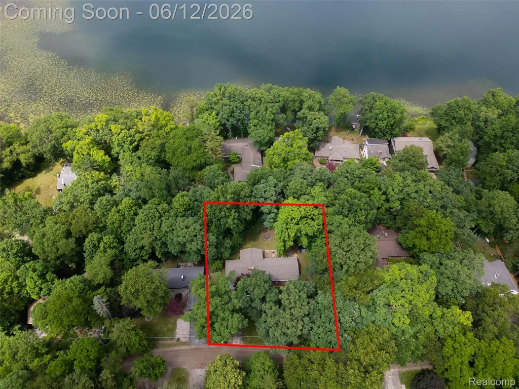 5831 Winans Drive Hamburg Township MI 48116