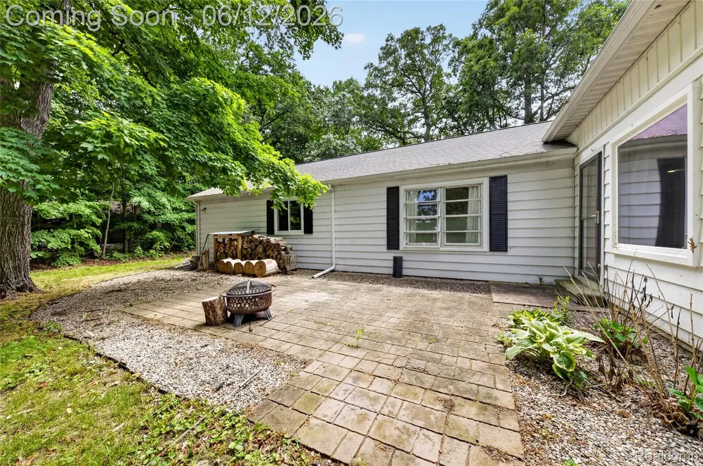5831 Winans Drive Hamburg Township MI 48116