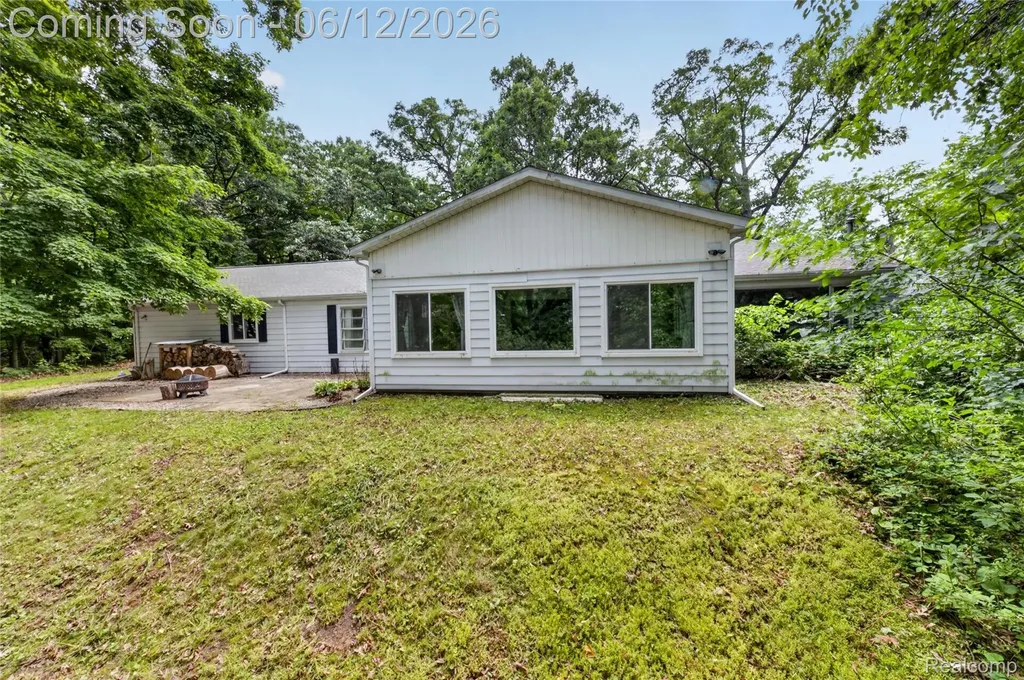 5831 Winans Drive Hamburg Township MI 48116