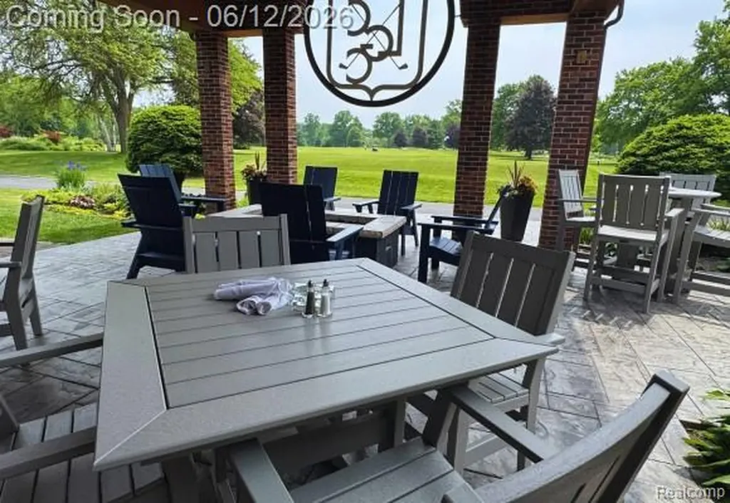 5831 Winans Drive Hamburg Township MI 48116