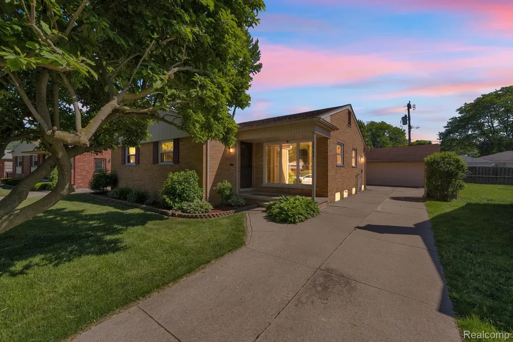 26637 Clairview Drive Dearborn Heights City MI 48127