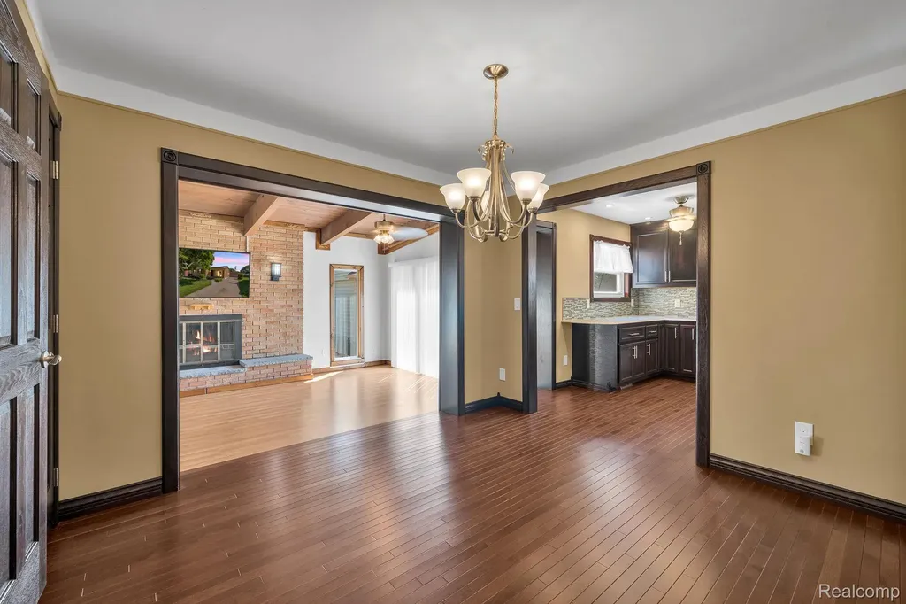 26637 Clairview Drive Dearborn Heights City MI 48127