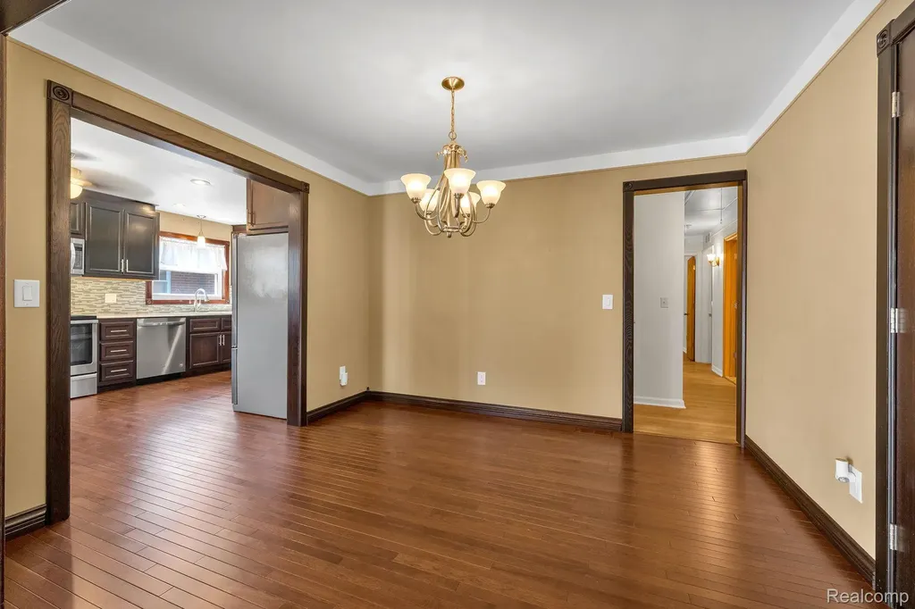 26637 Clairview Drive Dearborn Heights City MI 48127