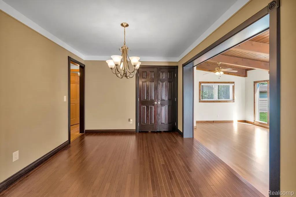 26637 Clairview Drive Dearborn Heights City MI 48127