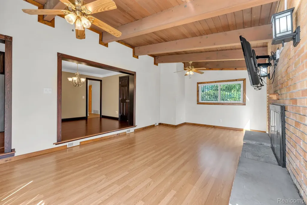 26637 Clairview Drive Dearborn Heights City MI 48127