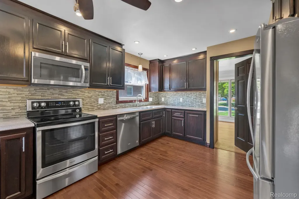 26637 Clairview Drive Dearborn Heights City MI 48127