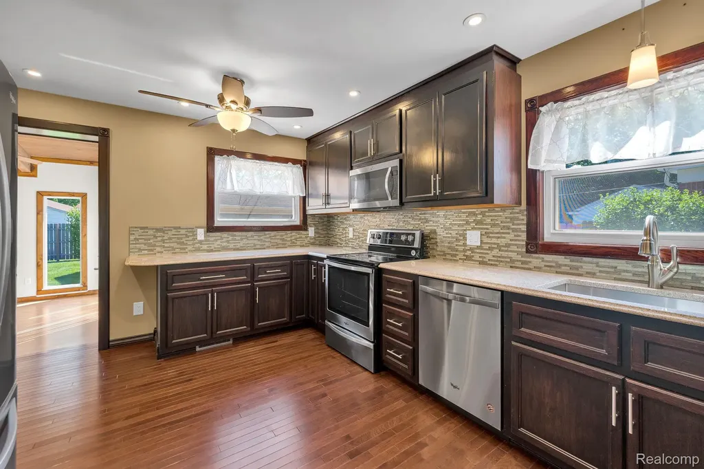 26637 Clairview Drive Dearborn Heights City MI 48127