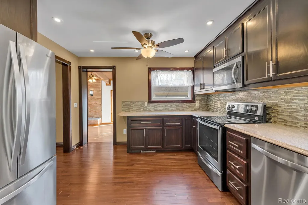 26637 Clairview Drive Dearborn Heights City MI 48127