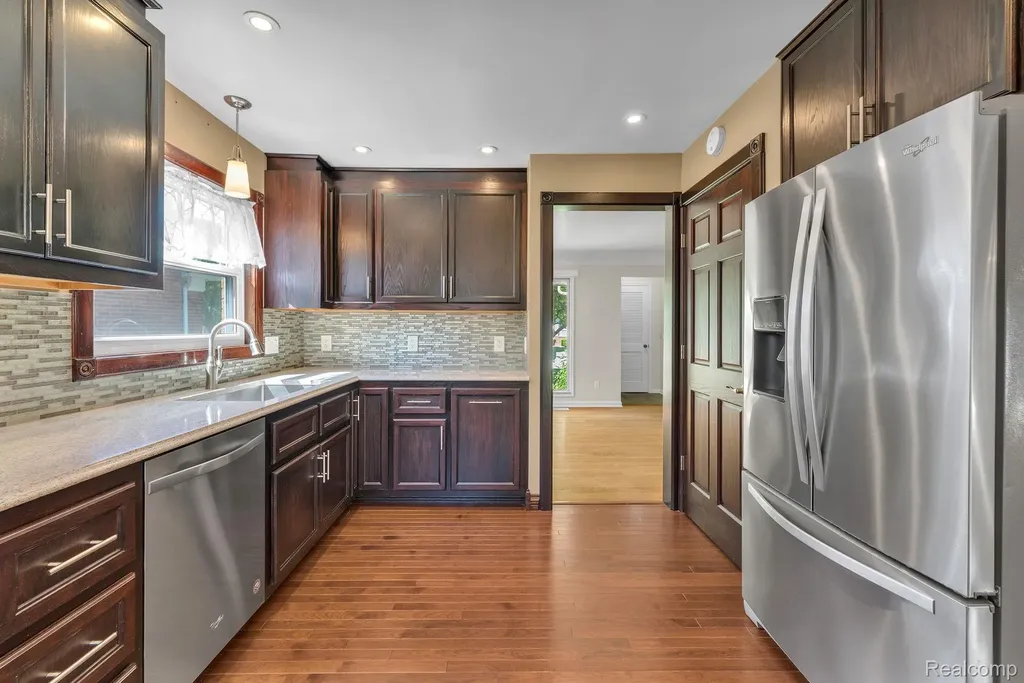 26637 Clairview Drive Dearborn Heights City MI 48127