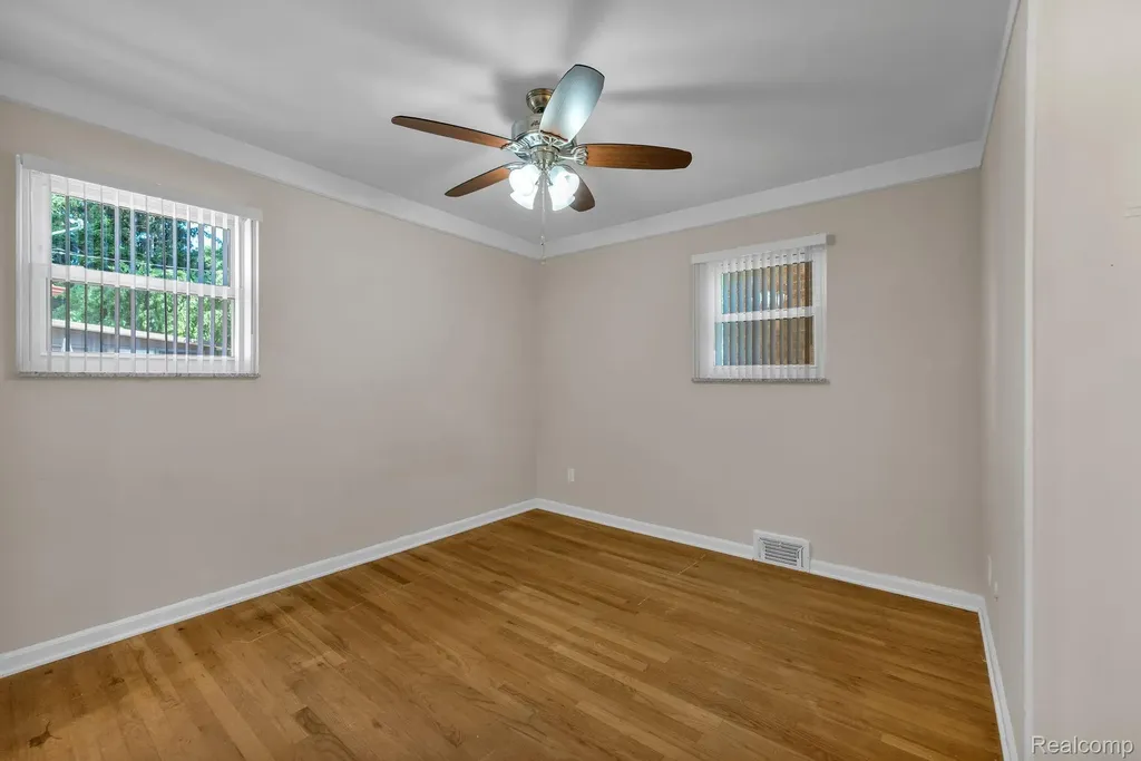 26637 Clairview Drive Dearborn Heights City MI 48127