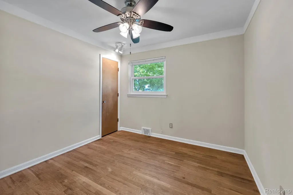 26637 Clairview Drive Dearborn Heights City MI 48127