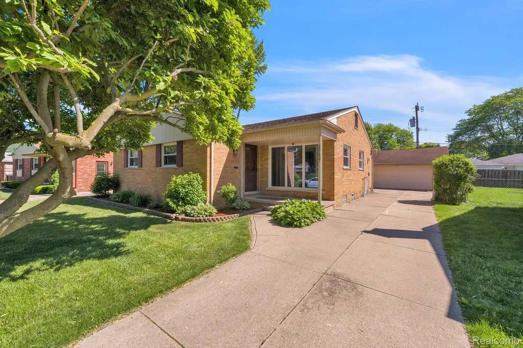 26637 Clairview Drive Dearborn Heights City MI 48127