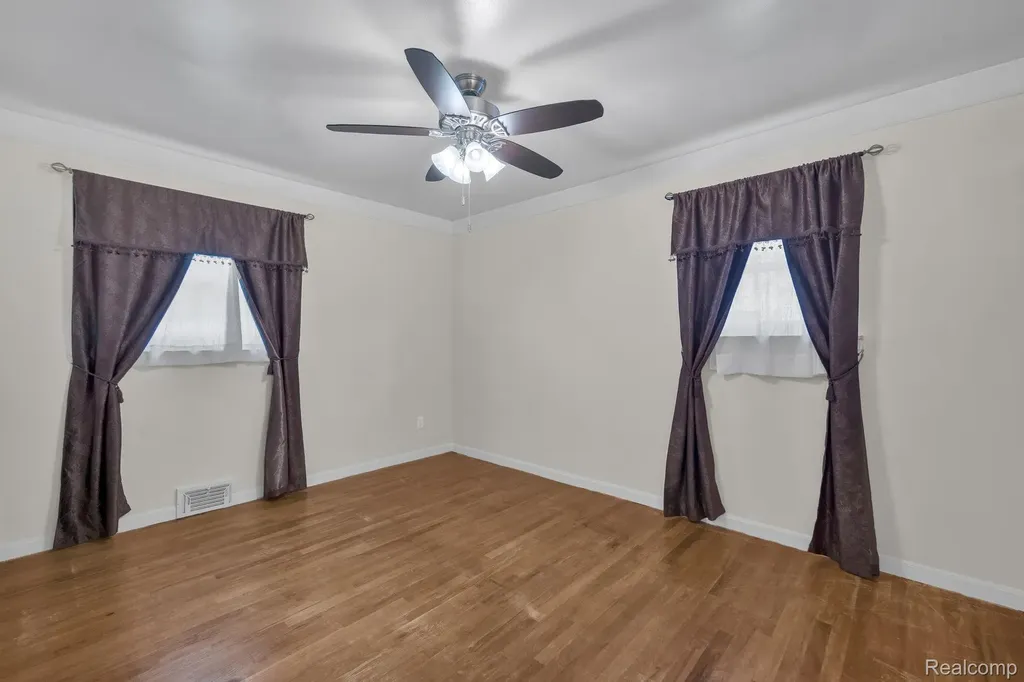 26637 Clairview Drive Dearborn Heights City MI 48127
