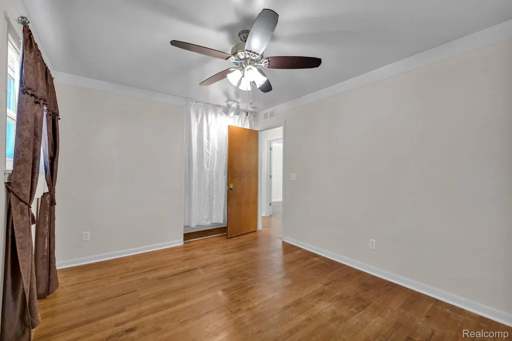 26637 Clairview Drive Dearborn Heights City MI 48127