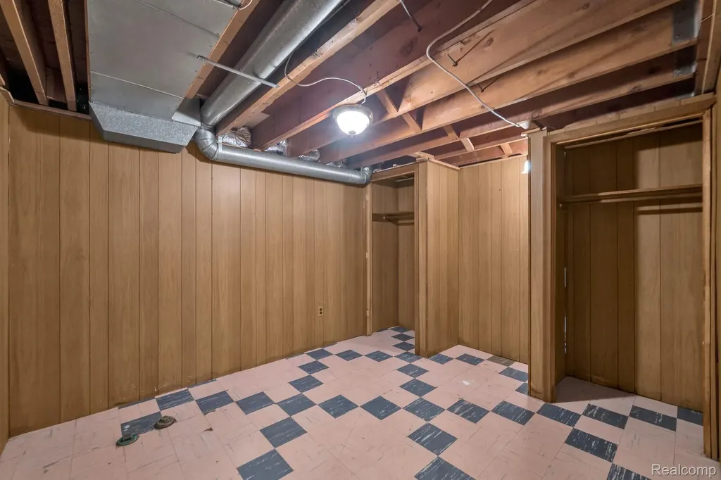 26637 Clairview Drive Dearborn Heights City MI 48127
