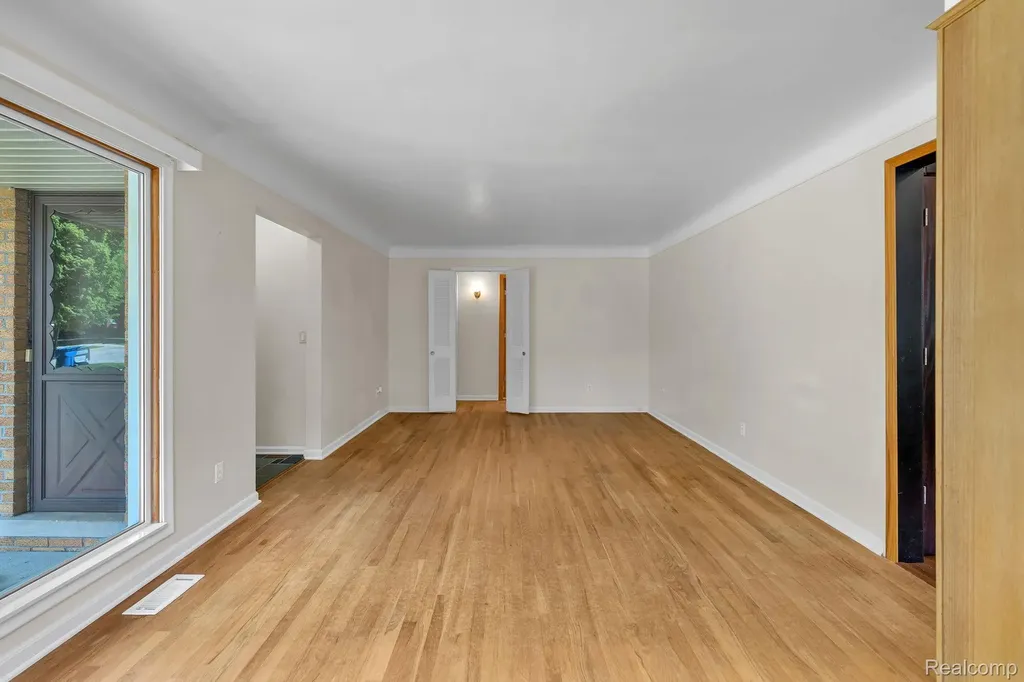 26637 Clairview Drive Dearborn Heights City MI 48127