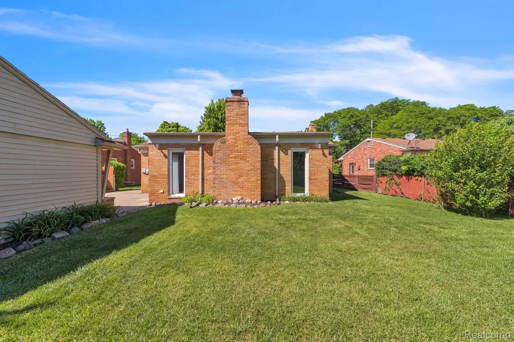 26637 Clairview Drive Dearborn Heights City MI 48127