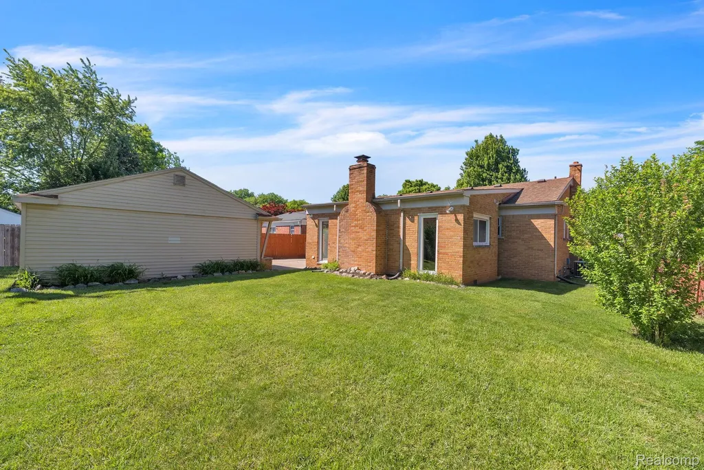 26637 Clairview Drive Dearborn Heights City MI 48127