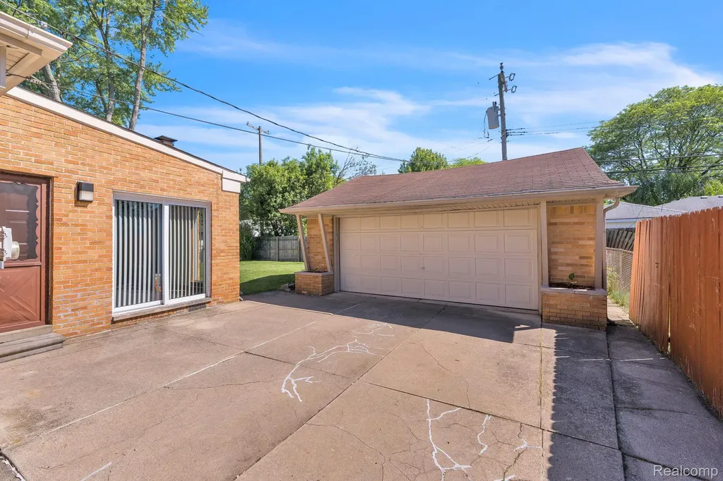 26637 Clairview Drive Dearborn Heights City MI 48127