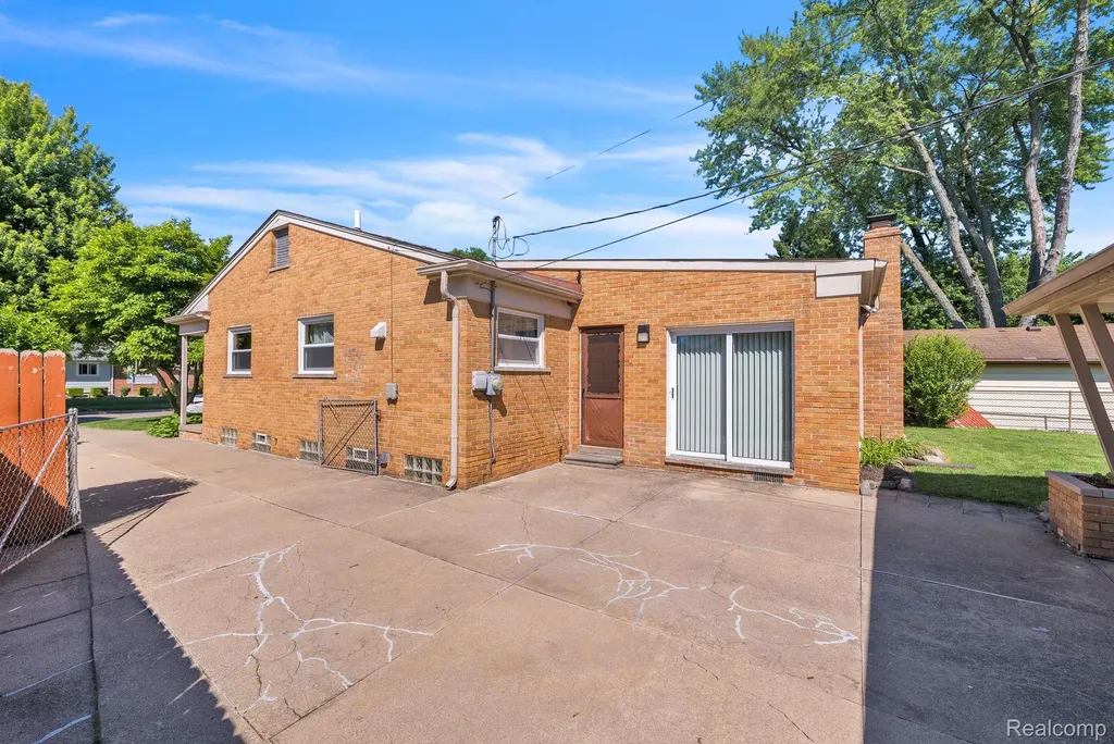 26637 Clairview Drive Dearborn Heights City MI 48127