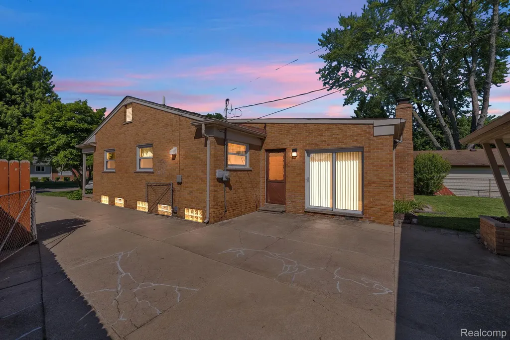26637 Clairview Drive Dearborn Heights City MI 48127
