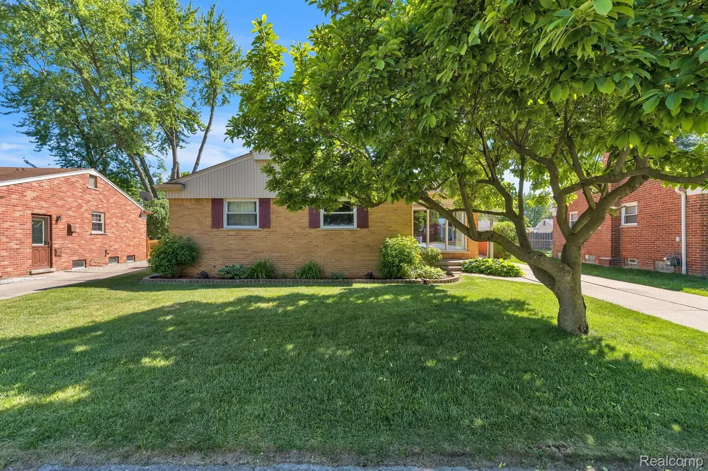 26637 Clairview Drive Dearborn Heights City MI 48127