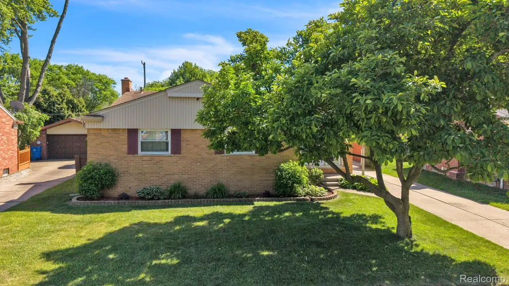 26637 Clairview Drive Dearborn Heights City MI 48127