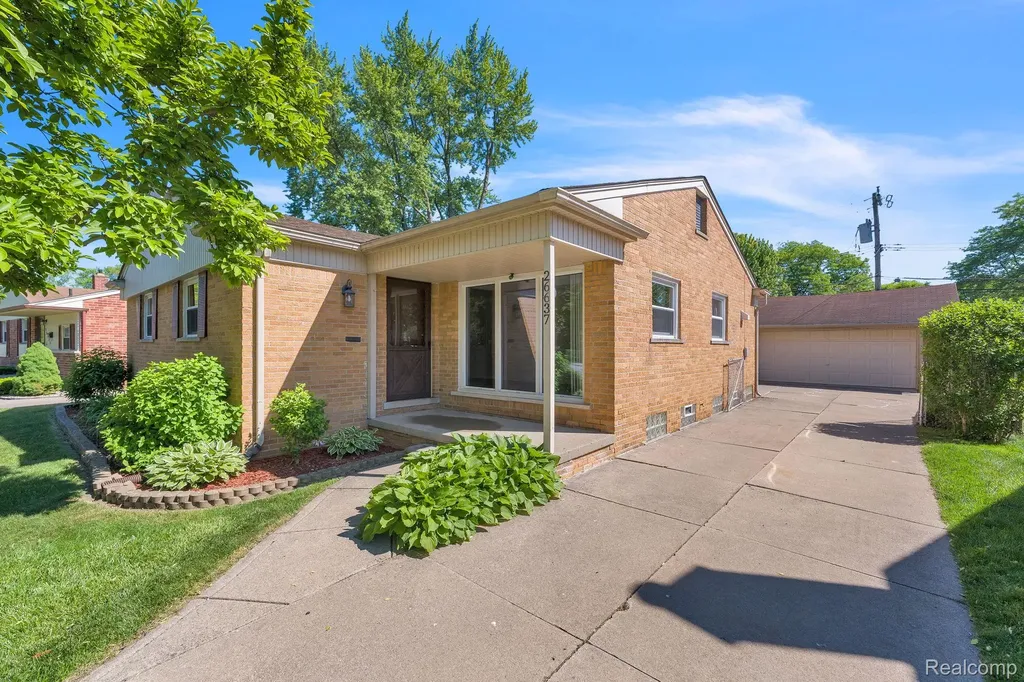 26637 Clairview Drive Dearborn Heights City MI 48127