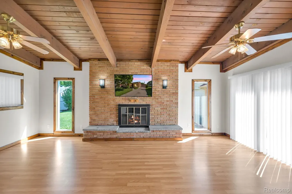 26637 Clairview Drive Dearborn Heights City MI 48127