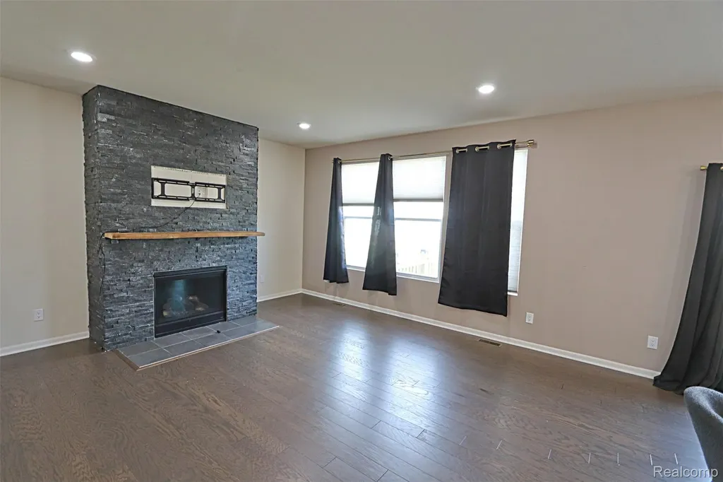 795 Ford Mill Drive Saline City MI 48176