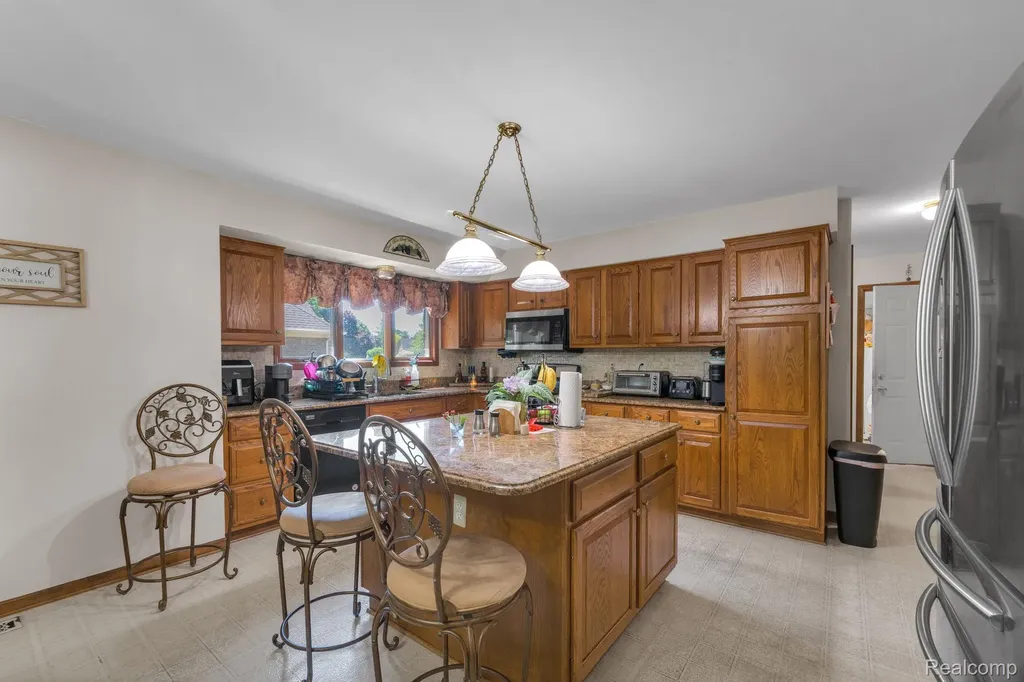 43746 Via Antonio Drive Sterling Heights City MI 48314