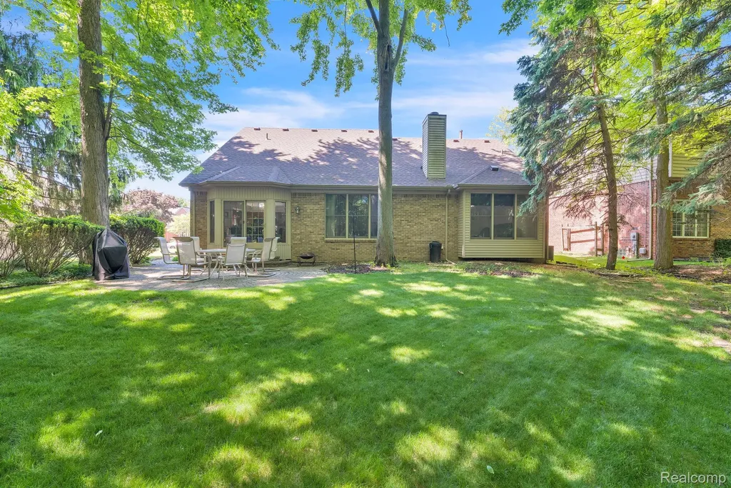 43746 Via Antonio Drive Sterling Heights City MI 48314