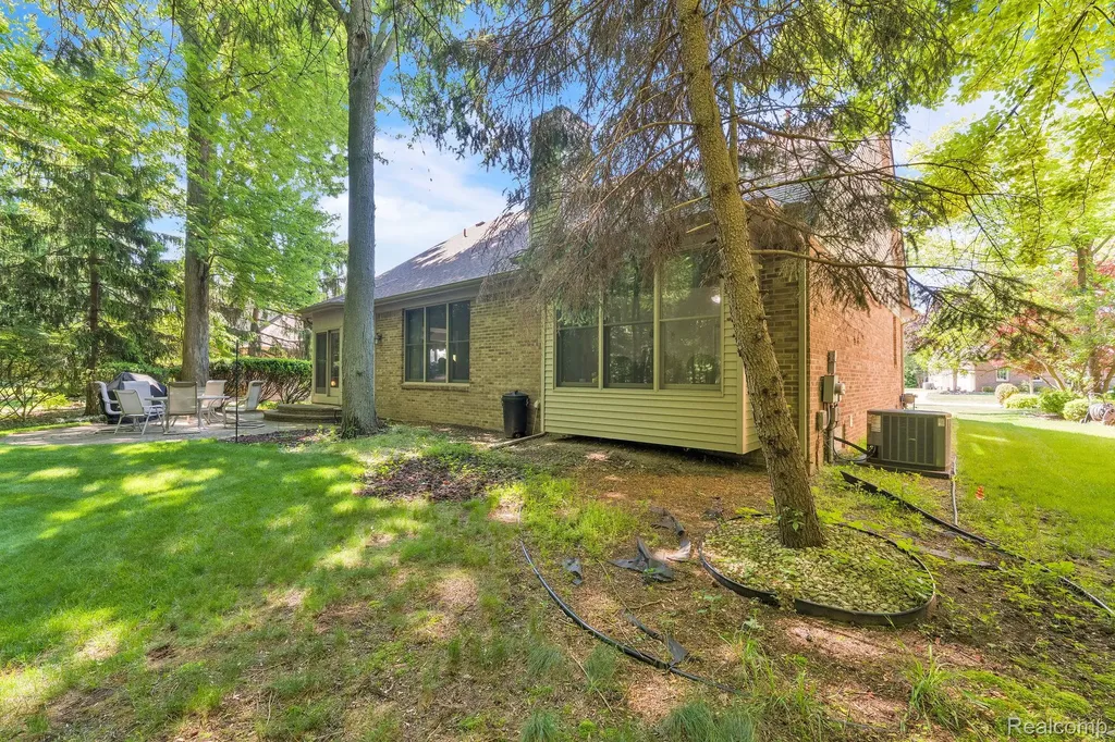 43746 Via Antonio Drive Sterling Heights City MI 48314